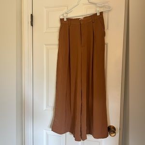 Brown/tan trousers